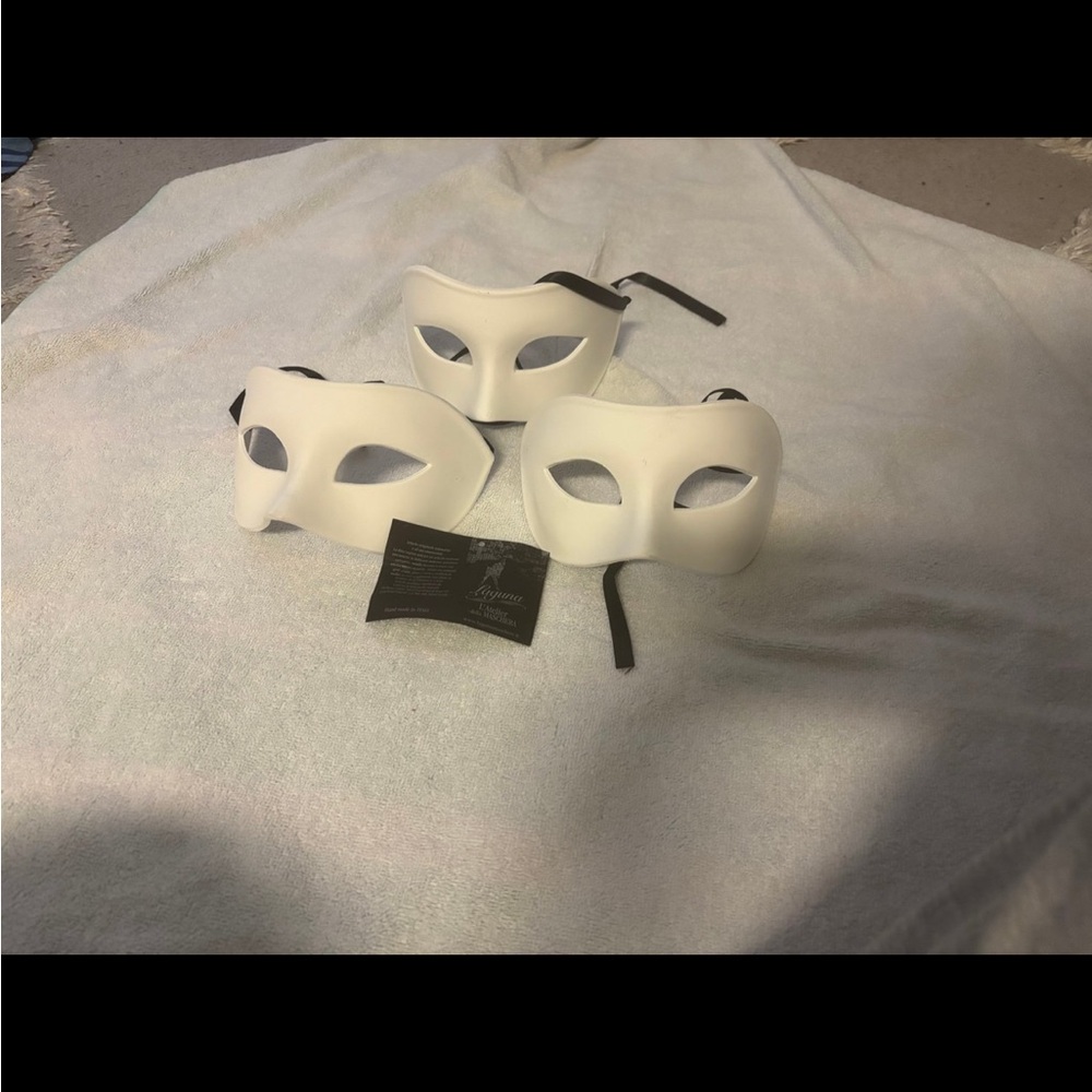 White masquerade mask